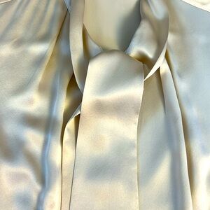 🌷Gorgeous vintage silk blouse🌷